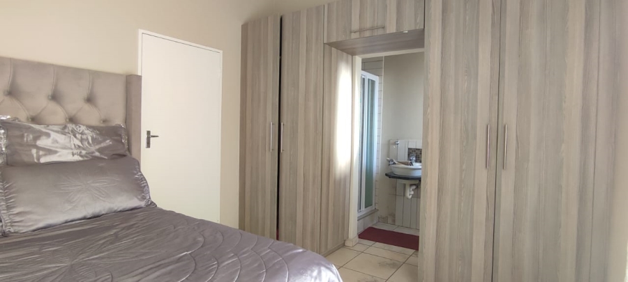 2 Bedroom Property for Sale in Waterval East North West